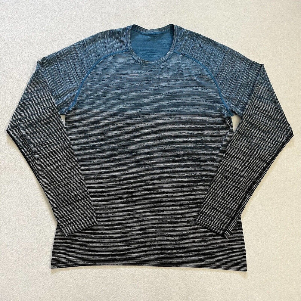 Lululemon Baltic Blue White Black Ombre Metal Vent Tech
LS Long Sleeve Shirt XL